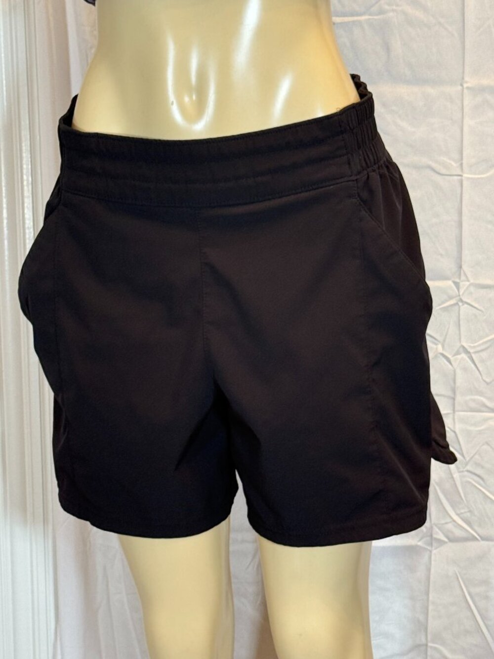 Columbia Black 2 in 1 Wicking Shorts Women's L. Like new!